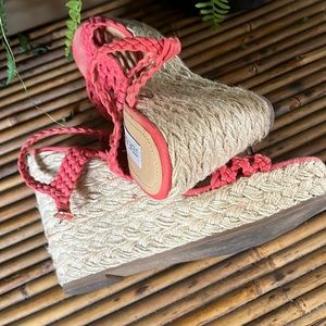 Steve Madden Mango Coral Wedges. Size 7.5